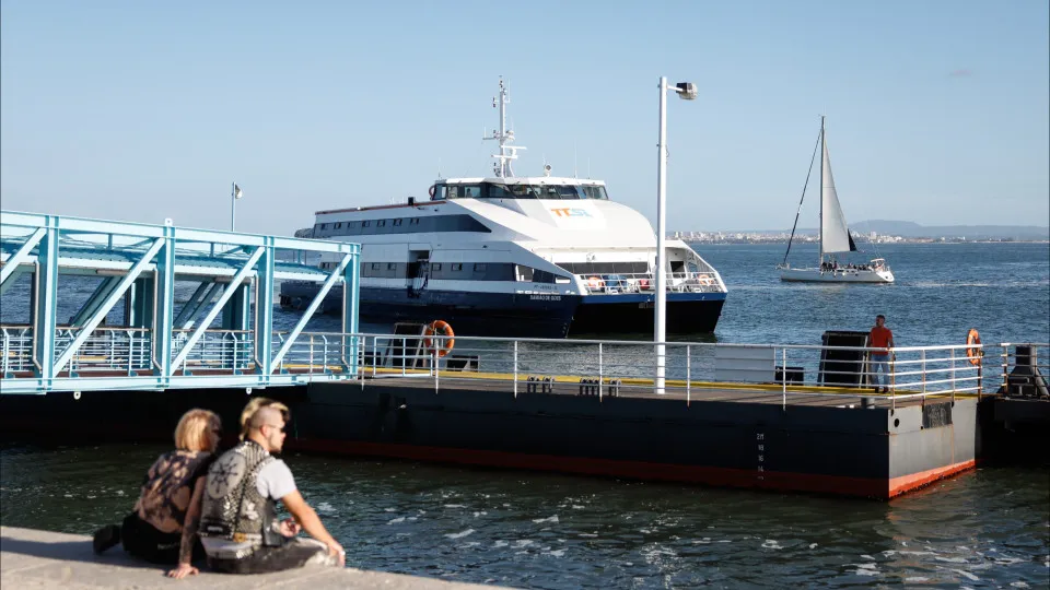 Transporte marítimo com única descida do número de