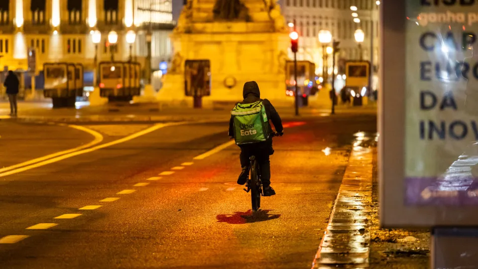 Uber Eats e sindicato estabelecem novas proteções para