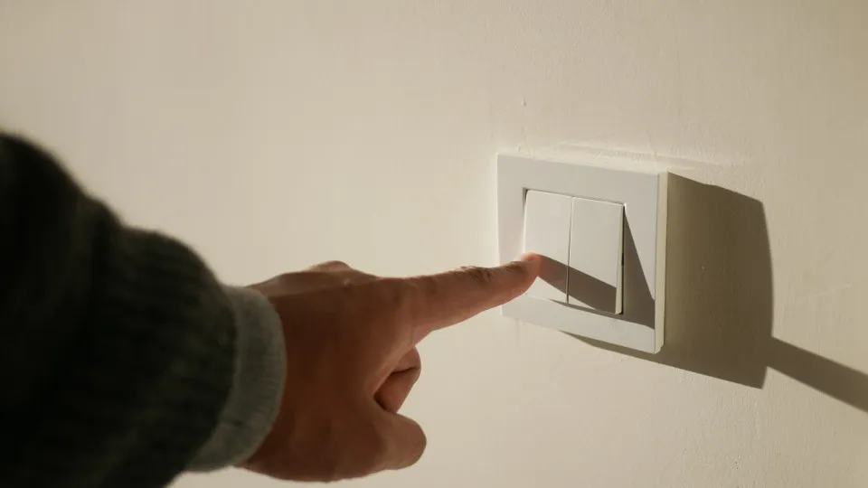 Vai faltar a luz no domingo em 7 municípios. Mora num deles?