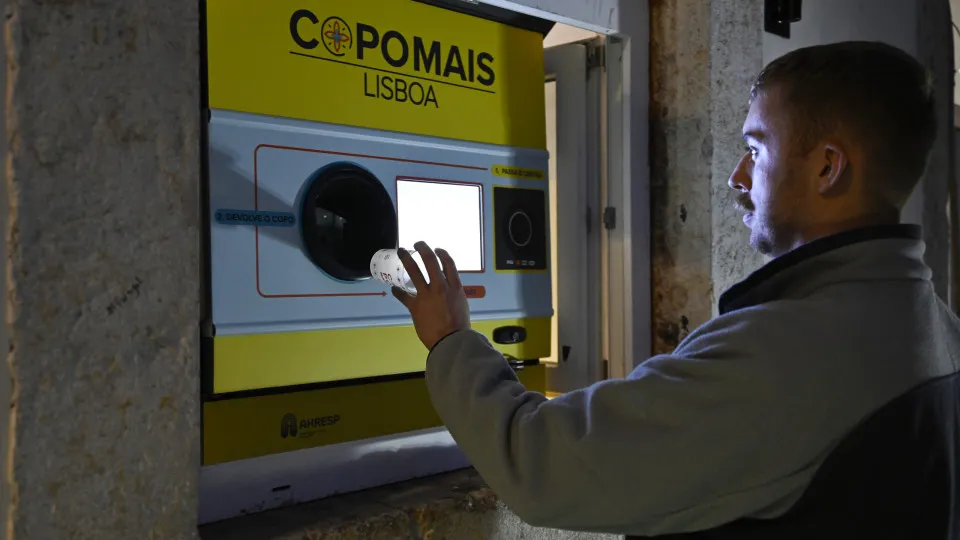 Vai sair este sábado? No Bairro Alto, já há máquinas para