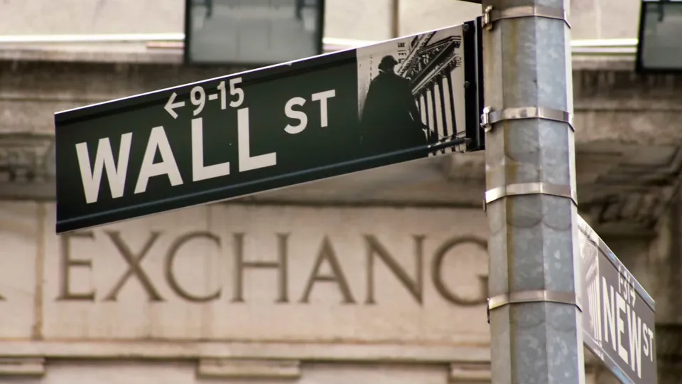 Wall Street cai com aumento das dúvidas sobre conglomerados
