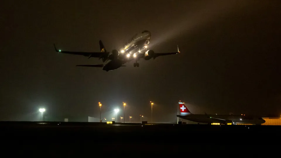 ZERO alerta para voos noturnos em Lisboa com aproximação do