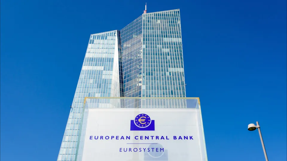 BCE decide hoje sobre juros e deve continuar em pausa