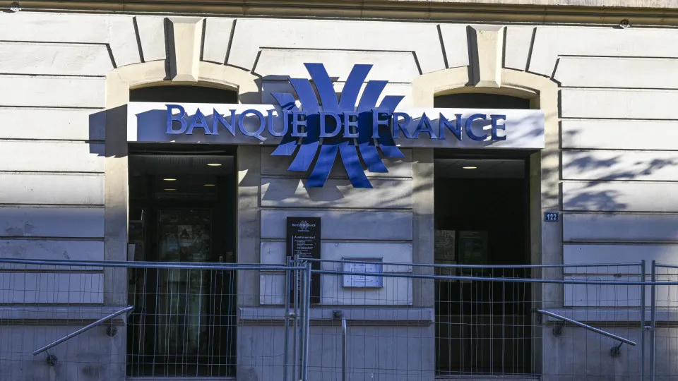 Banco de França vai rever previsões de crescimento para 2025