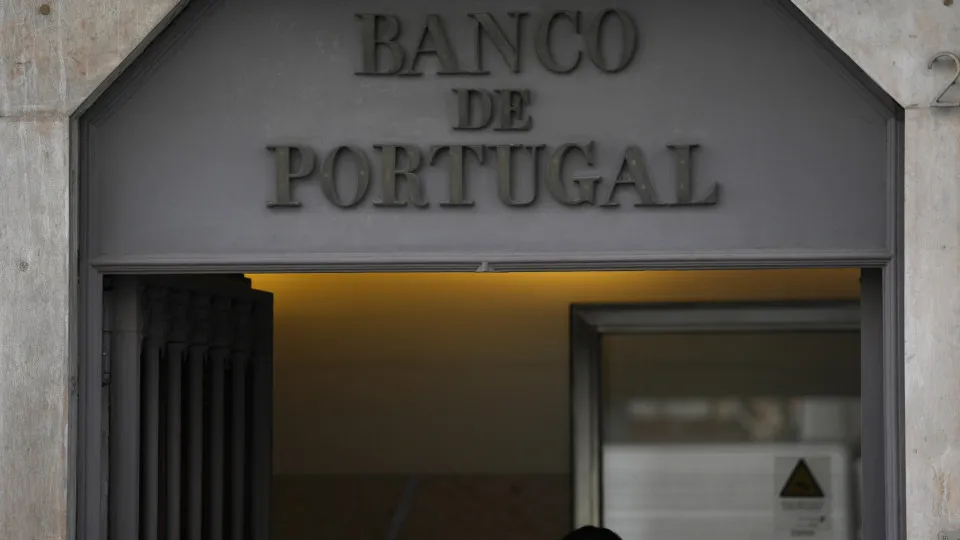 Banco de Portugal alerta para atividade financeira ilegal no