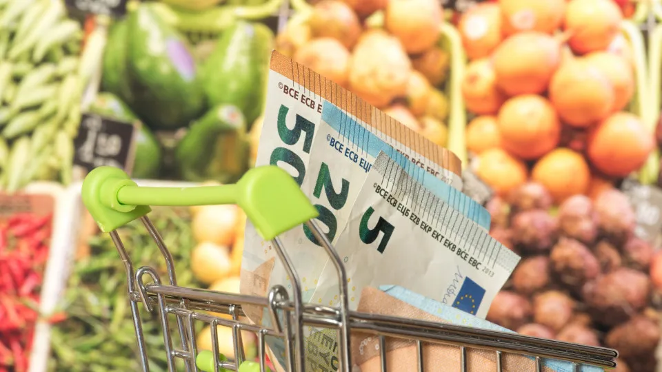 Cabaz alimentar atinge o valor mais alto desde 2022. Confira