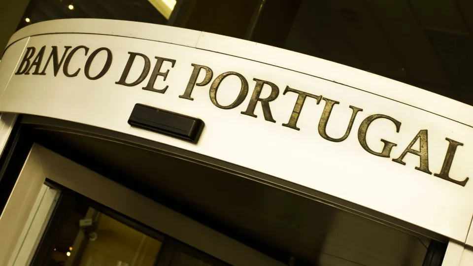 Dívida pública recua em cadeia em outubro para 283.145