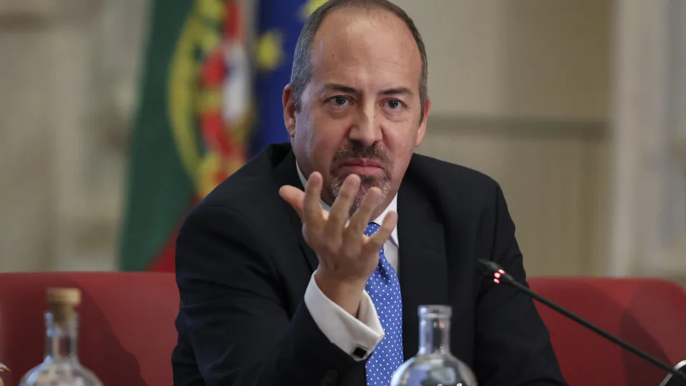"Flexissegurança". Santos Pereira defende banco de horas
