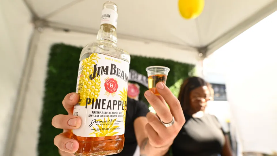 Futuro incerto do bourbon leva Jim Beam a encerrar