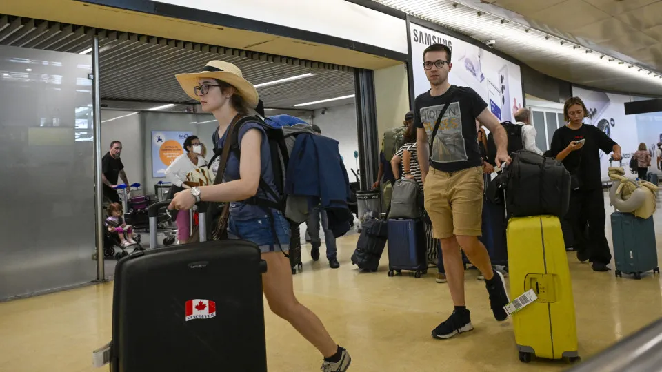 Governo diz que filas no aeroporto de Lisboa "são um
