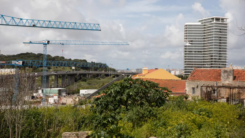 Governo quer atrair empresas estrangeiras? Construtores