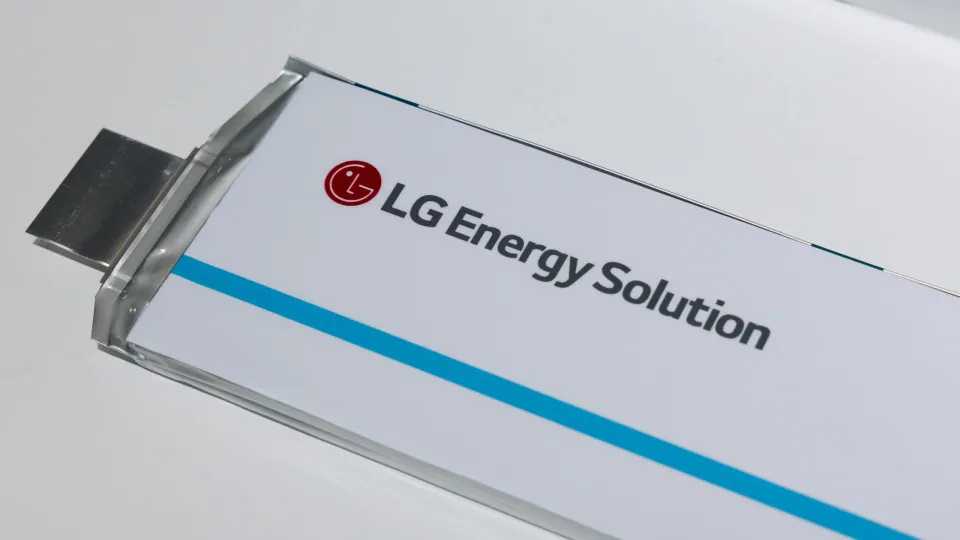 LG Energy assina contrato com Mercedes de fornecimento de