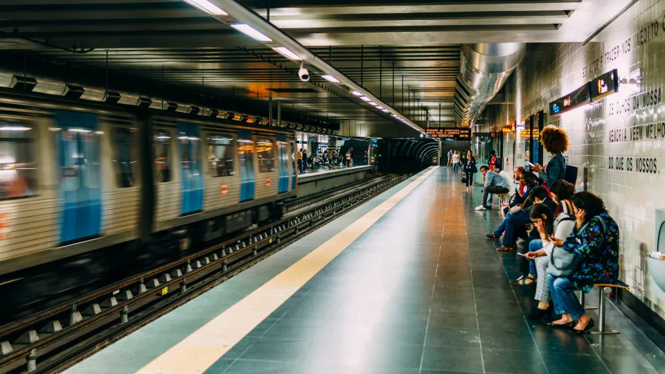 Metro de Lisboa prevê paralisação do serviço e encerramento