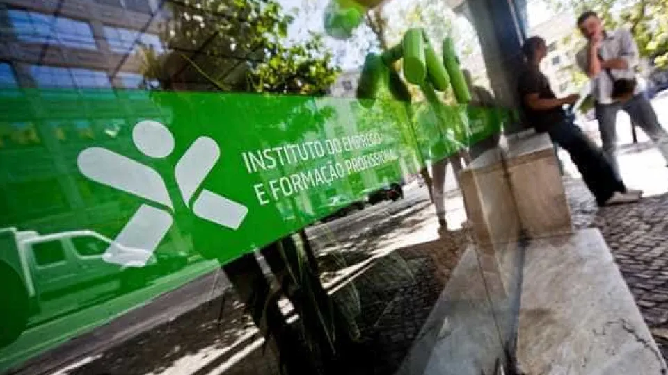Número de desempregados nos centros de emprego cai 7,2% em