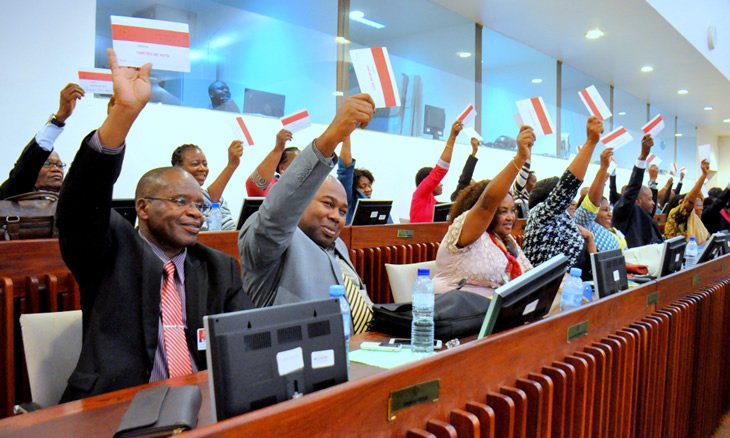 Parlamento Aprova Reformas Fiscais Sem Consenso Político •