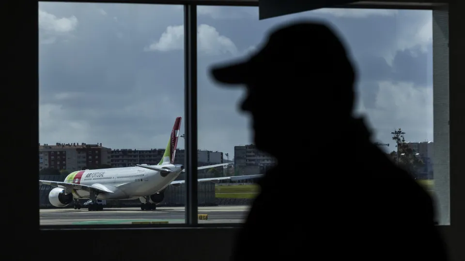 Pilotos da aviação civil decidem hoje se aderem à greve