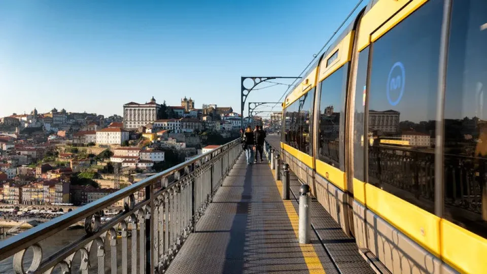 Porto, Metro e STCP assinam memorando do metrobus na
