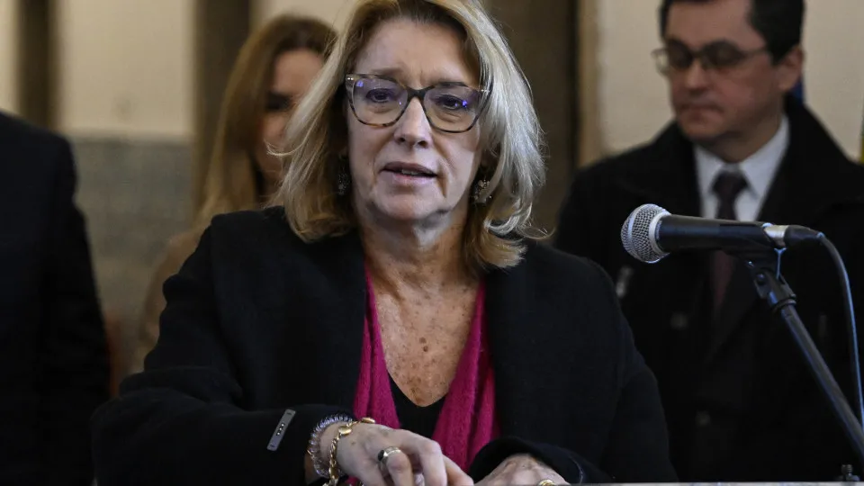 Requisição civil? "Esperamos que sejam cumpridos serviços