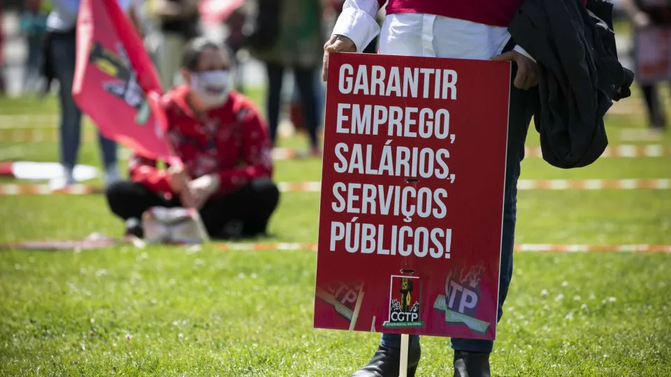 Salário mínimo de 1.600€? CGTP fala em "ato desesperado" de