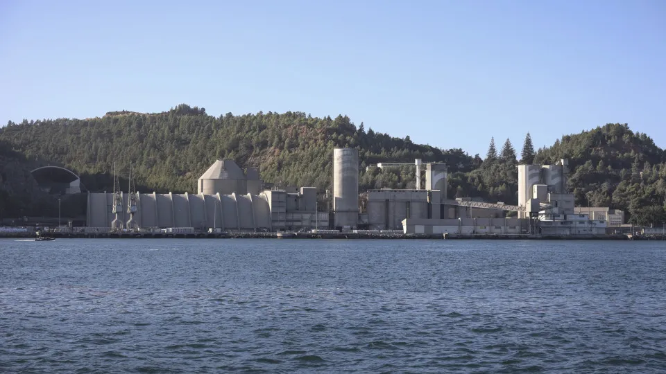 Semapa vende cimenteira Secil à espanhola Molins por 1,4 mil