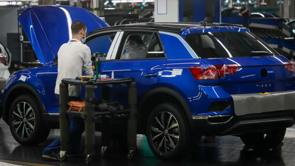 Autoeuropa terá aumento salarial mínimo de 100 euros em 2026