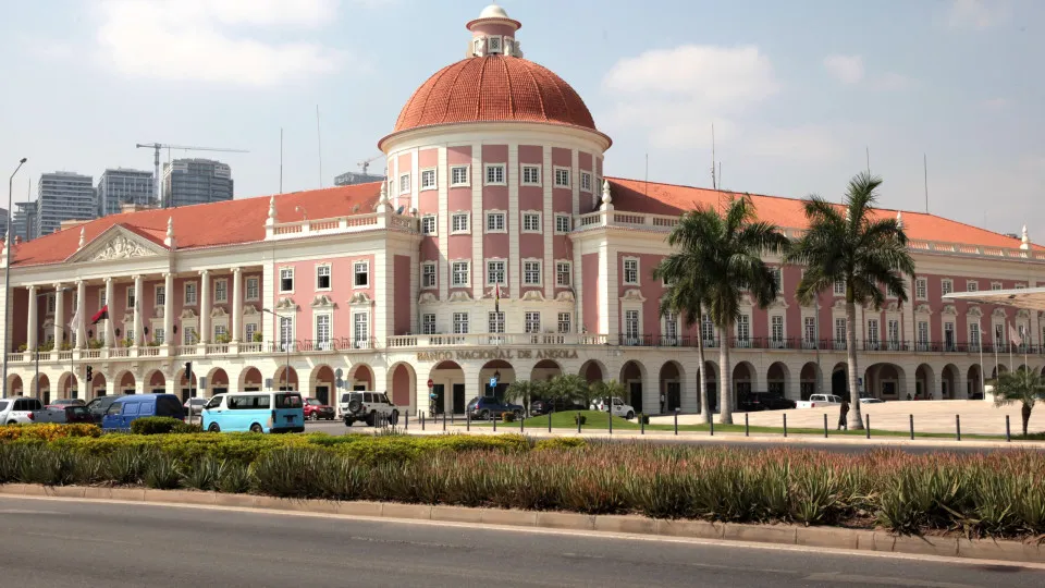 Banco Nacional de Angola corta taxa de juro para 17,5%