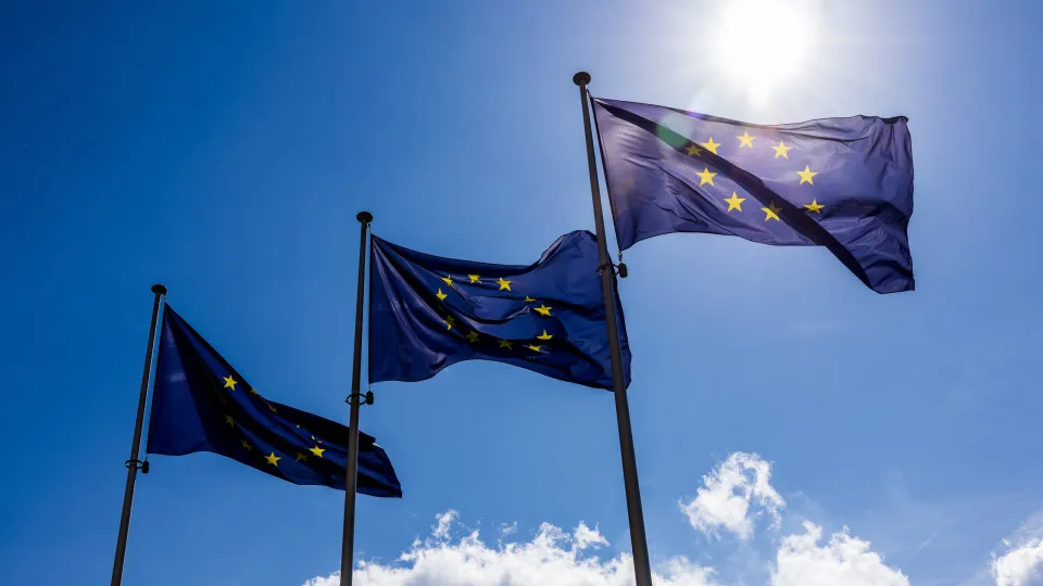 Bruxelas destina 1,9 mil milhões de euros a ajuda