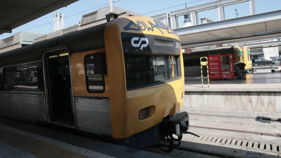 CP. Circulação condicionada na Linha de Cascais entre