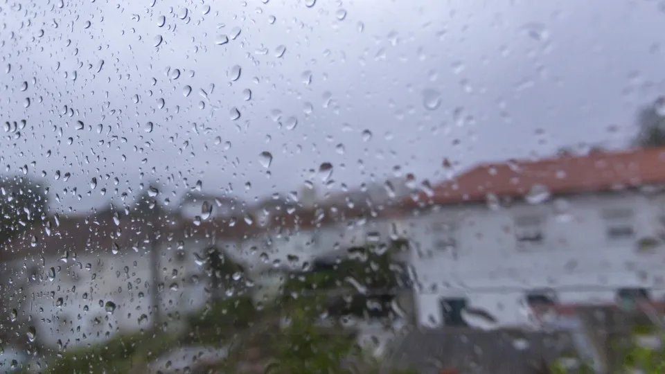 Cerca de 4.300 clientes sem luz pelas 14h. Três distritos de