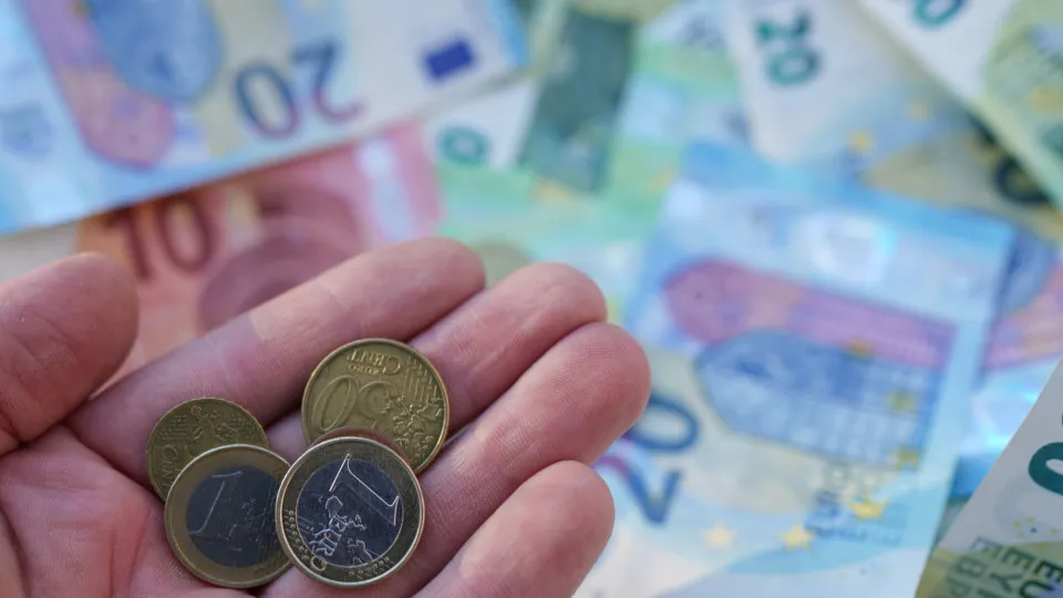 Desempregados de longa duração já podem pedir online apoio à