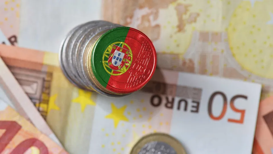 Dívida pública recua 1.900 milhões em novembro para 281.400