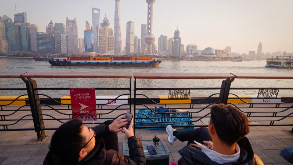Economia chinesa cresce 5% em 2025, impulsionada por