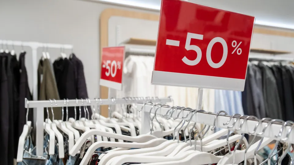 Estão aí os saldos e promoções, mas atenção às regras. Saiba