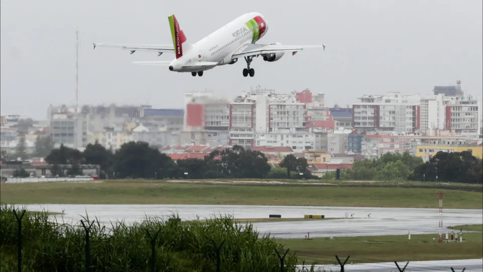 Governo com 10 milhões para isolar casas do ruído do