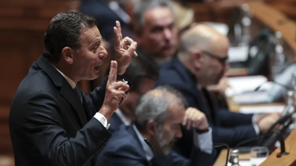 Governo estima crescimento "a rondar 2%" e excedente de 0,3%
