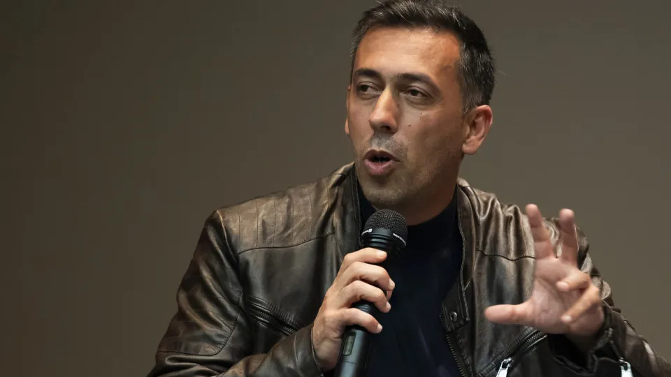 Governo "tem de ouvir a maioria". CGTP exige "retirada do