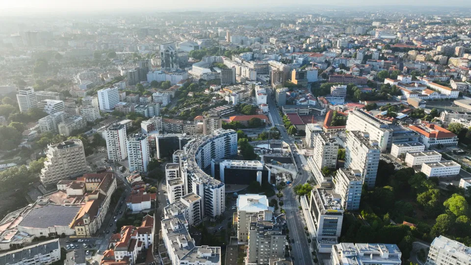 Há mais casas para arrendar, mas menos para comprar. Em que