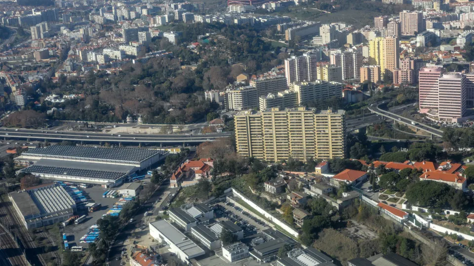 Imobiliário comercial sobe 10%. Estrangeiros representam