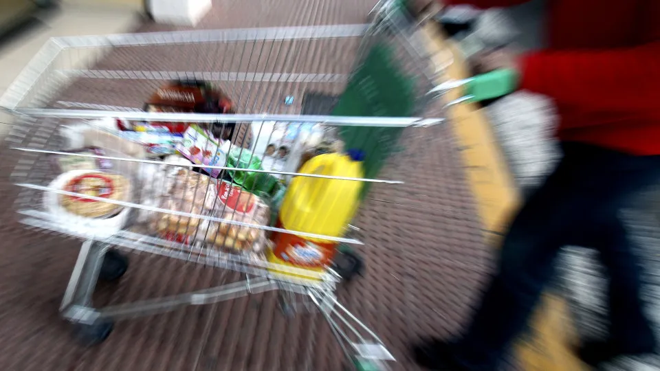 Inflação na OCDE abranda para 3,9% em novembro. Alimentação