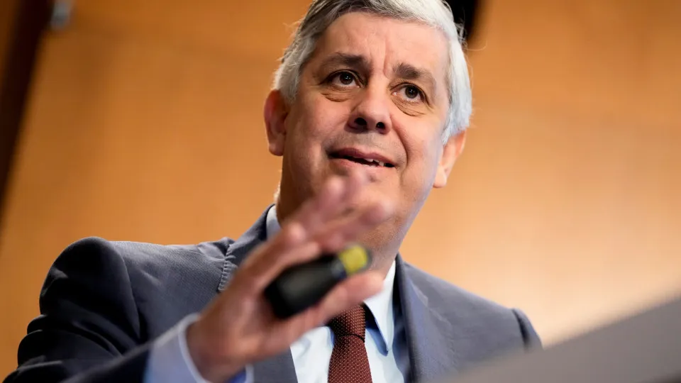Lituânia e Estónia retiram candidatos da corrida ao BCE.