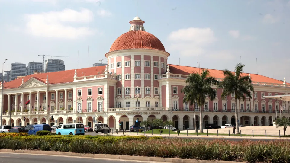 Luanda e grandes empresas concentraram em 2025 o crédito à e