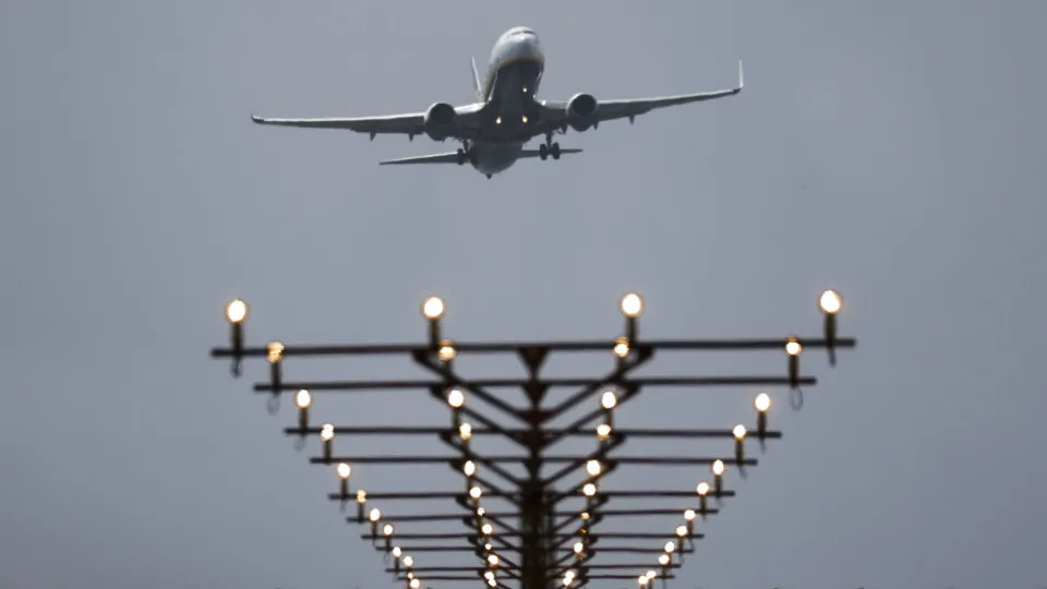 Mais de 55 mil passageiros da Ryanair afetados por atrasos