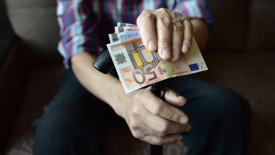 Pensionistas da CGA recebem hoje as reformas com o aumento