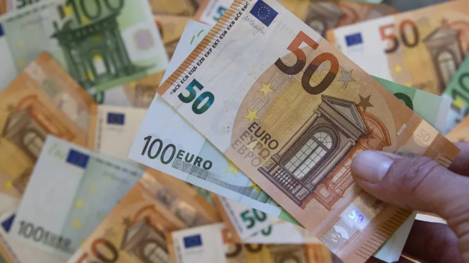 Salário mínimo nacional sobe para 920 euros a partir de hoje