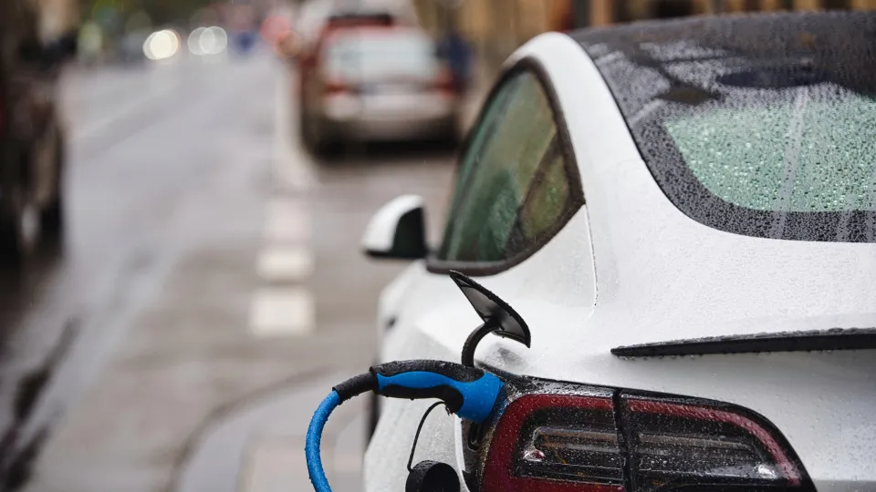 Vêm aí mais cheques para carros elétricos. Saiba quanto pode