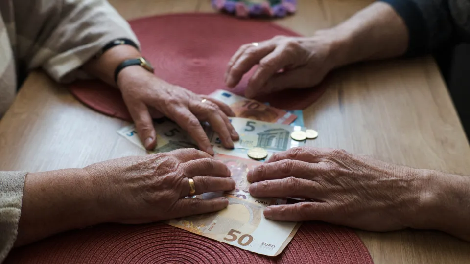 Atenção, pensionistas: Reformas caem na conta hoje (com