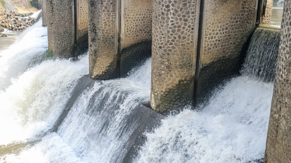 Barragem da Aguieira, no Mondego, com descargas acima dos