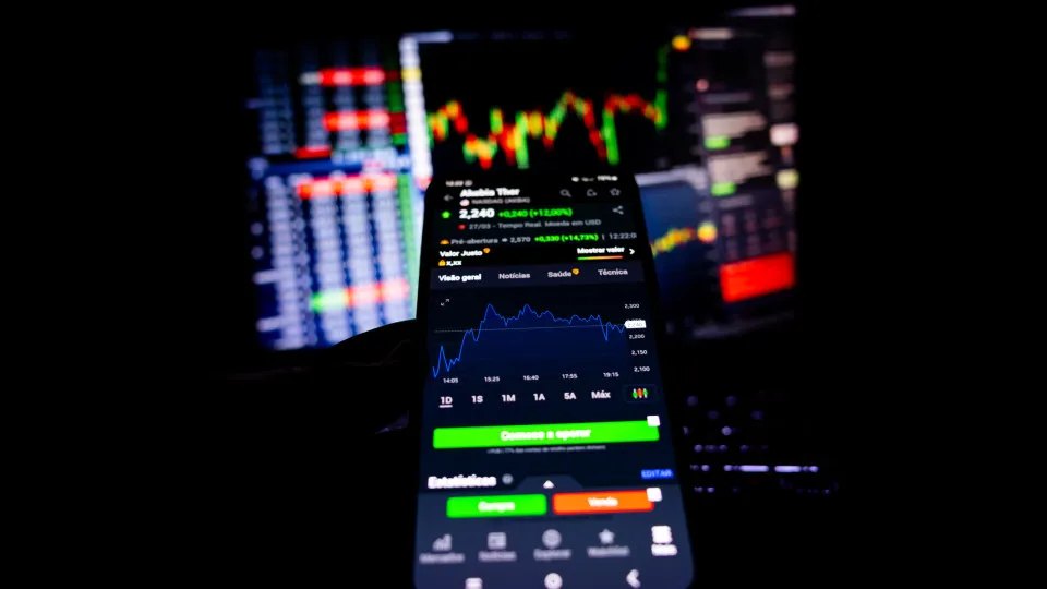 Bolsa de Lisboa fecha a subir mais de 1% impulsionada pela