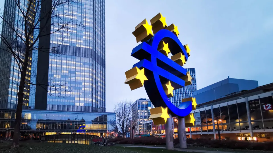 Crescimento da atividade da zona do euro sobe em fevereiro para