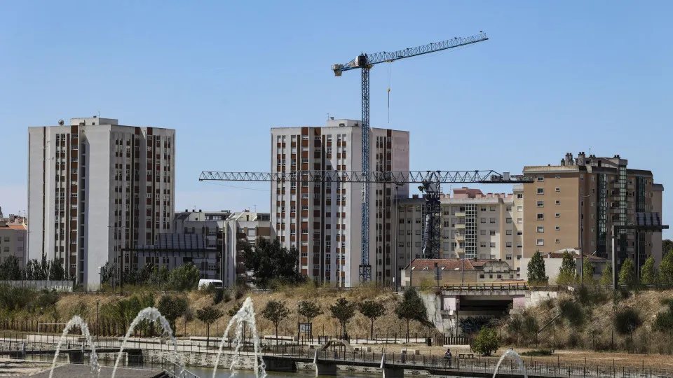 Custos de construção de habitação nova aceleram subida para